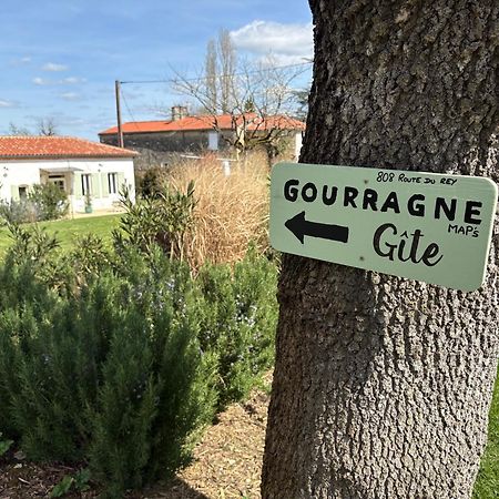Maison De Vacances Gondrin Buitenkant foto